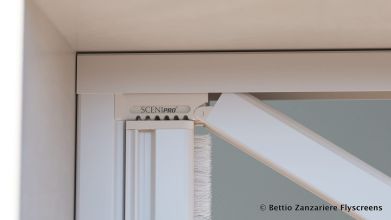 moustiquaires rétractables motorisés