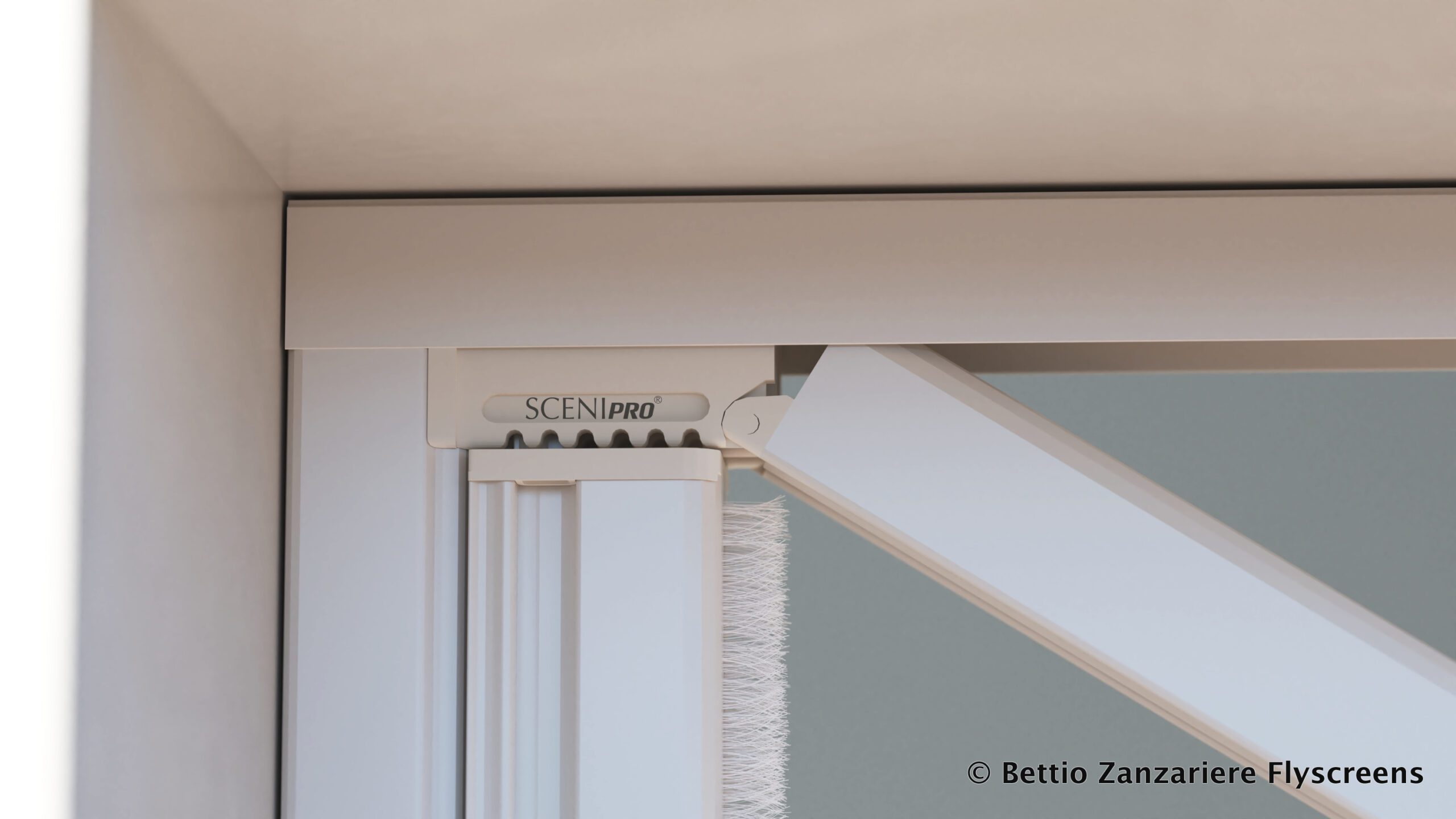 moustiquaires rétractables motorisés