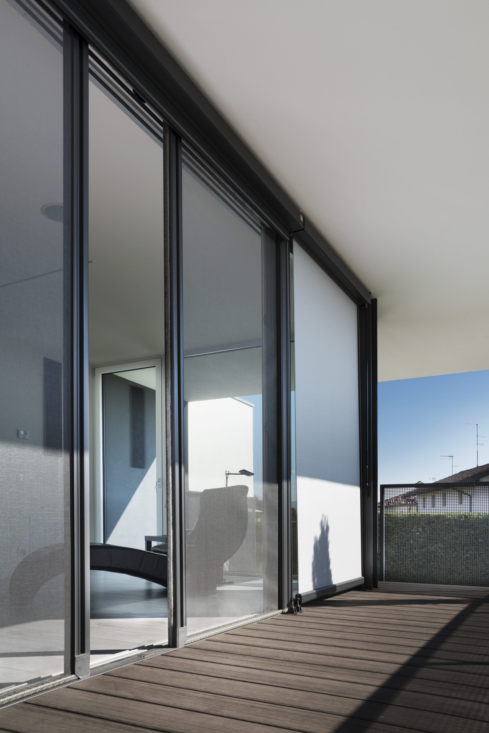 moustiquaires rétractables motorisés